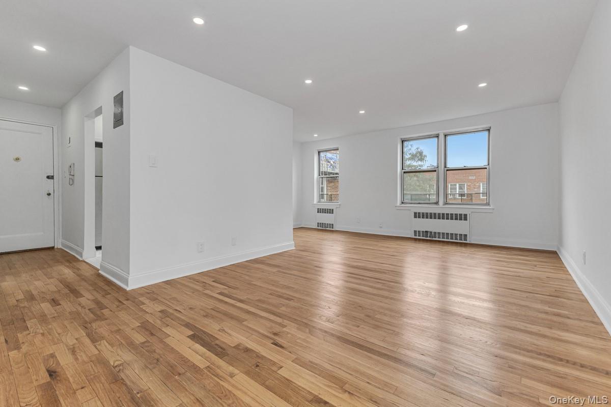 65-35 Yellowstone . Boulevard, Unit 6F photo 2