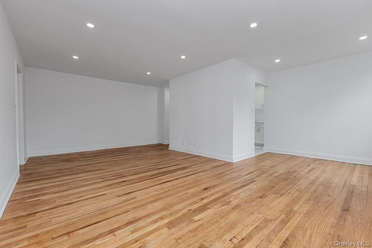 65-35 Yellowstone . Boulevard, Unit 6F photo 3