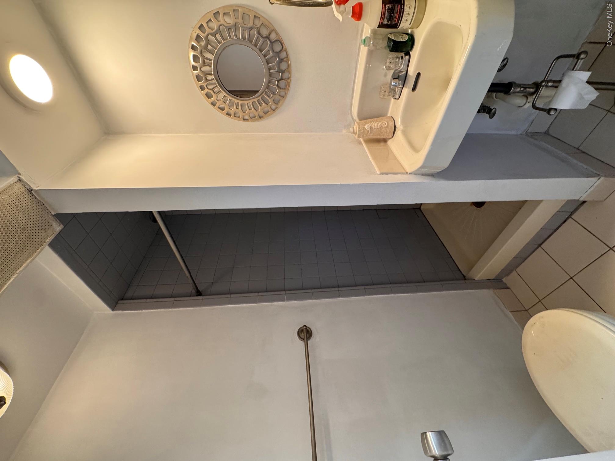 1245 Rhinelander Avenue – For Rent photo 8