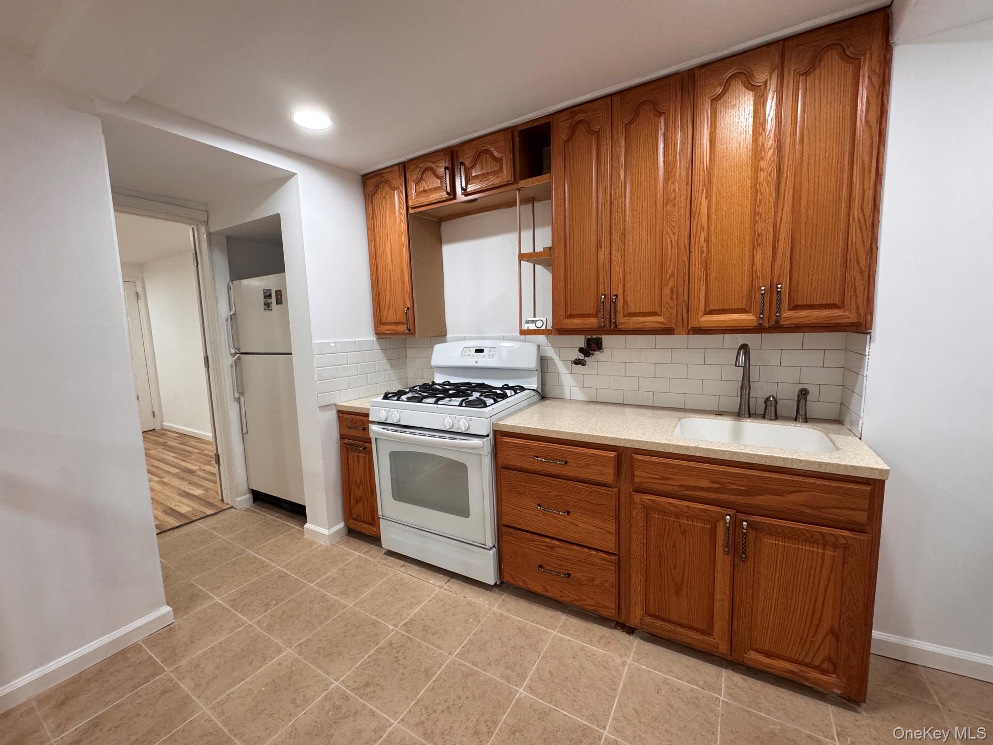 1245 Rhinelander Avenue – For Rent photo 5