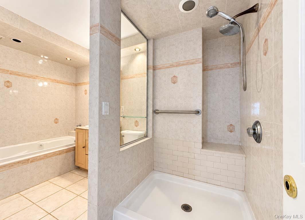 27010 Grand Central Parkway, Unit 18E photo 21