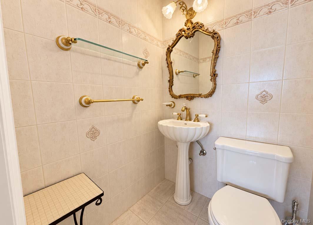 27010 Grand Central Parkway, Unit 18E photo 11