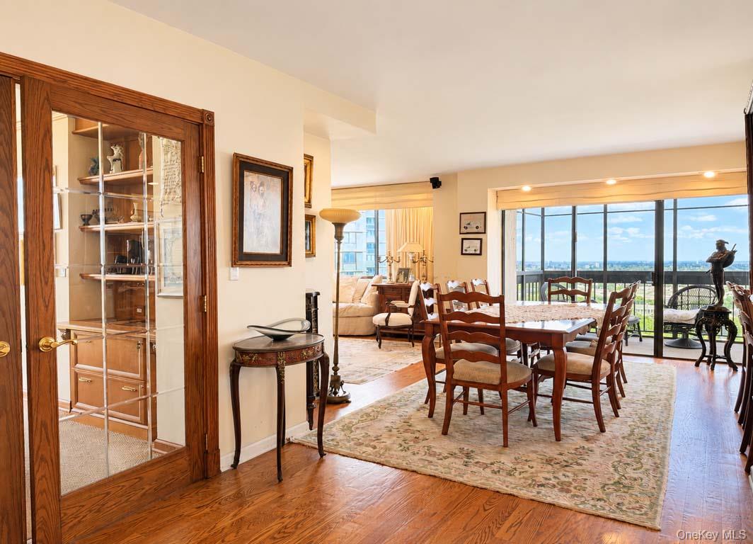 27010 Grand Central Parkway, Unit 18E photo 3
