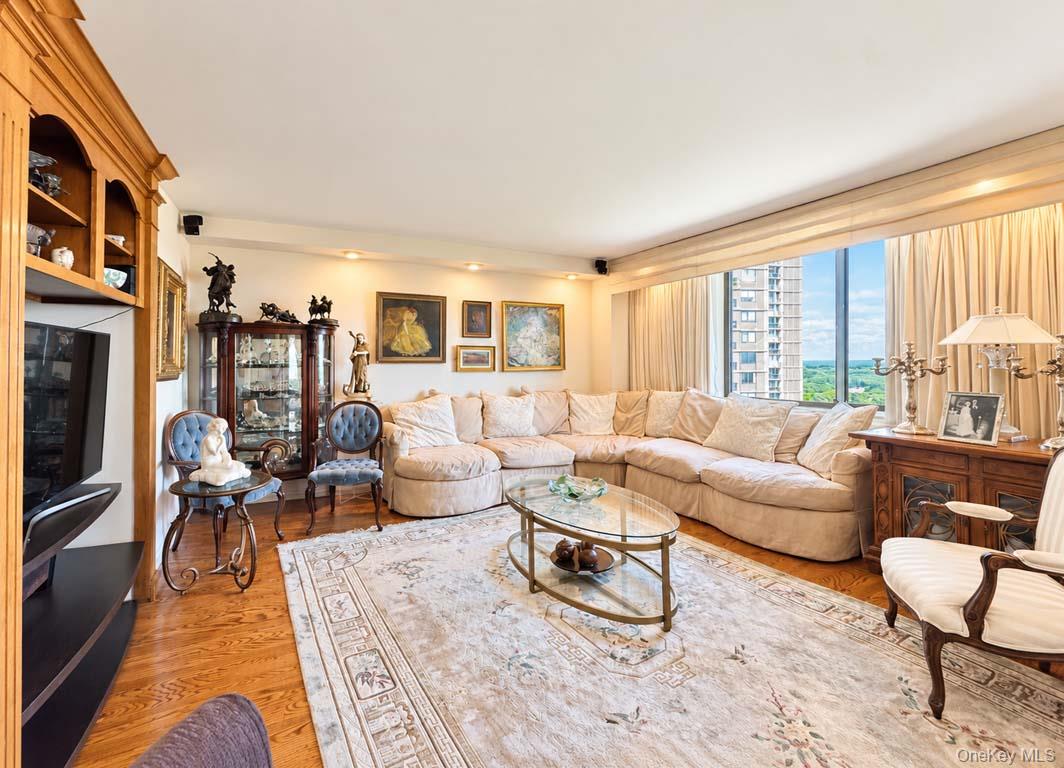 27010 Grand Central Parkway, Unit 18E photo 7
