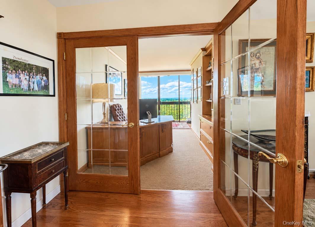 27010 Grand Central Parkway, Unit 18E photo 12