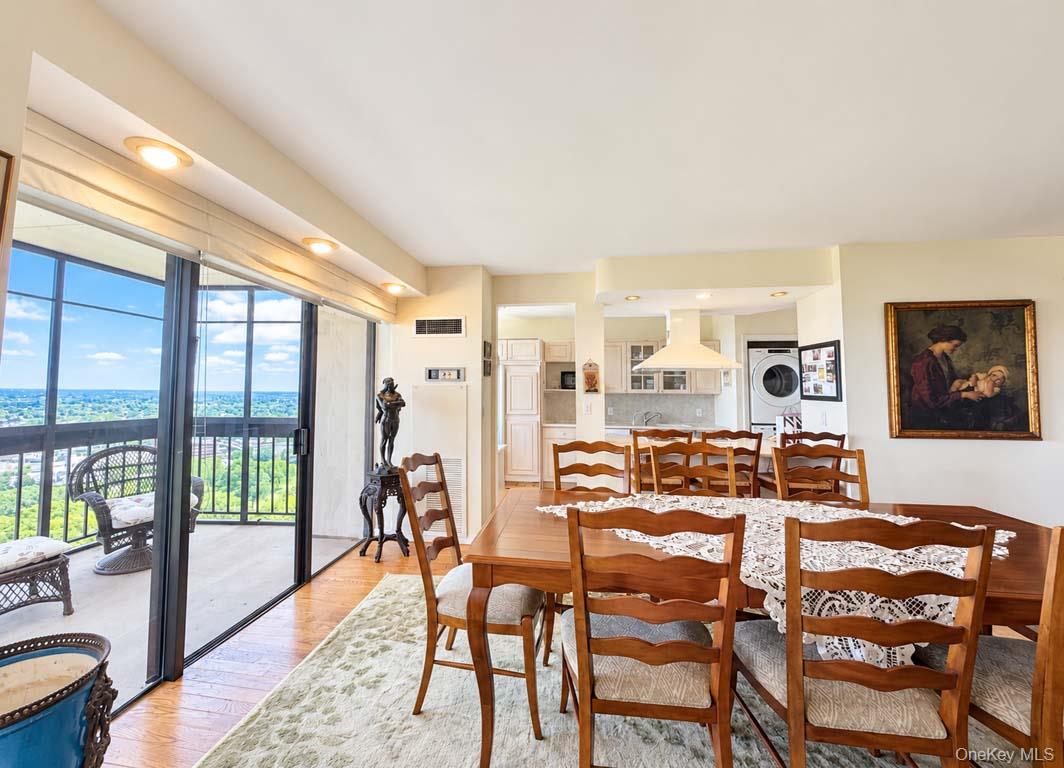 27010 Grand Central Parkway, Unit 18E photo 5