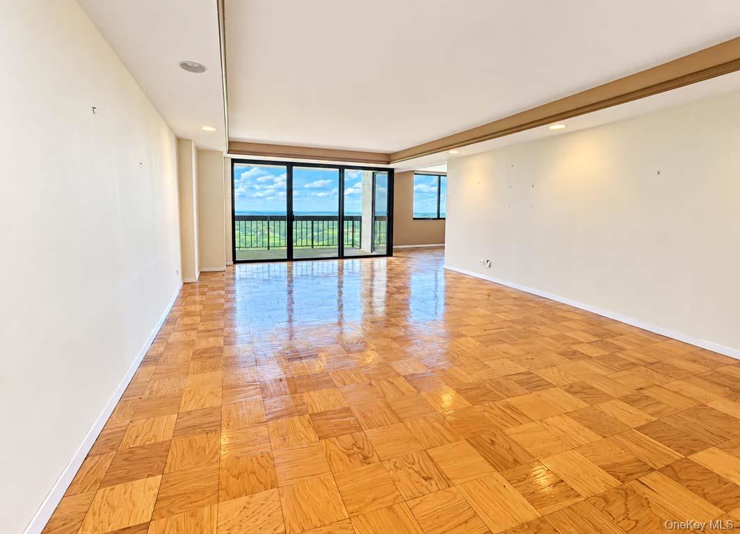 27010 Grand Central  Pky, Unit 28K photo 2