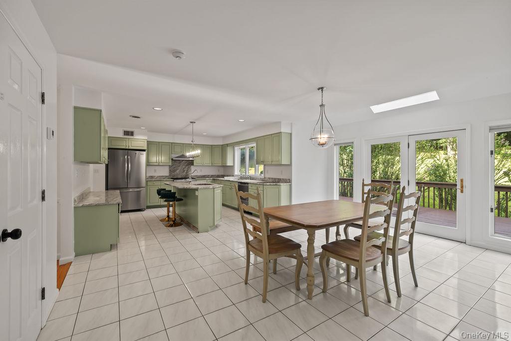 10 Golden Road – For Sale photo 2