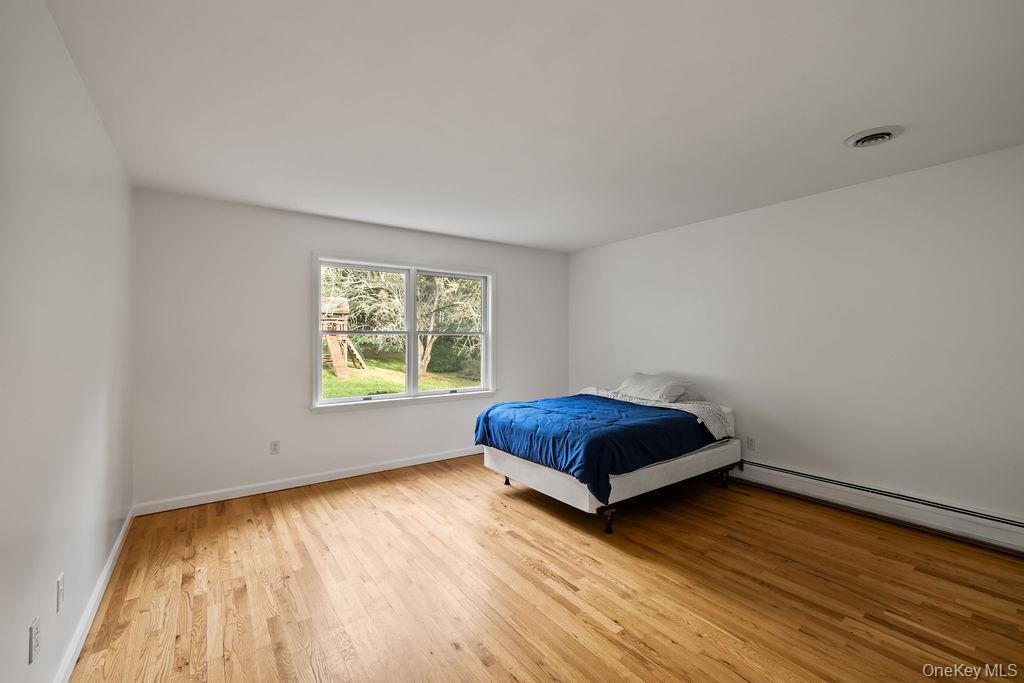 10 Golden Road – For Sale photo 14