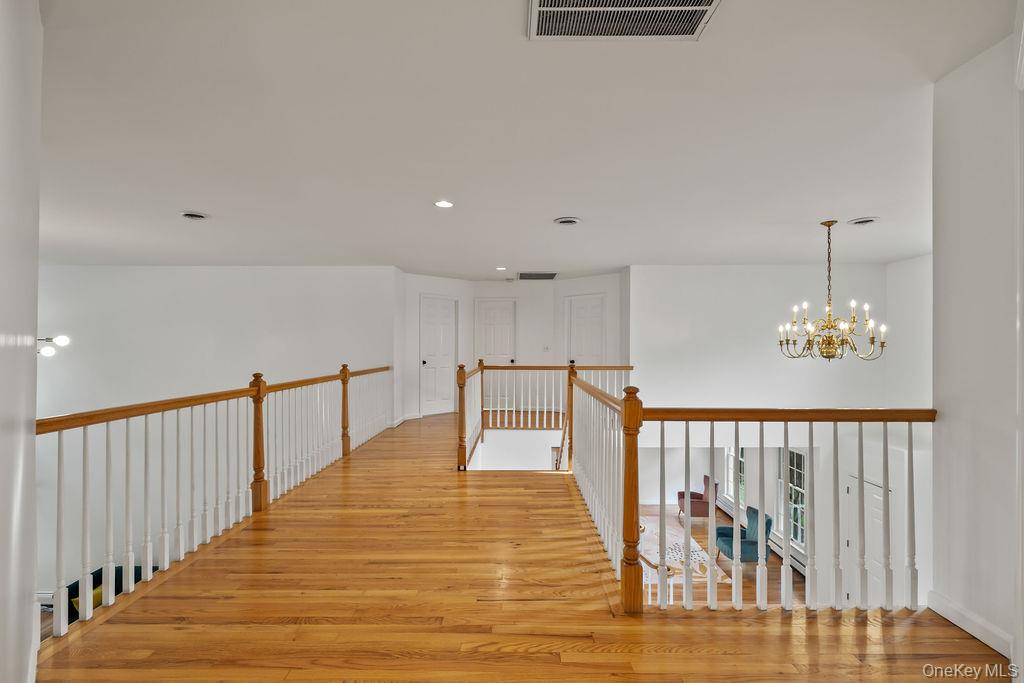 10 Golden Road – For Sale photo 16