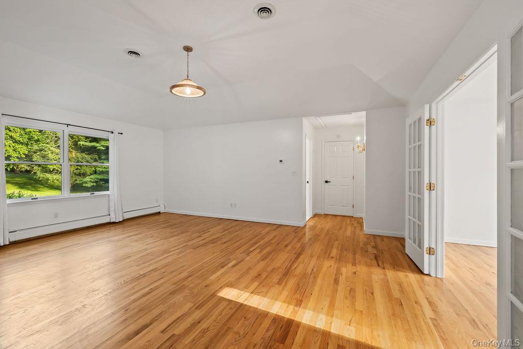 10 Golden Road – For Sale photo 22
