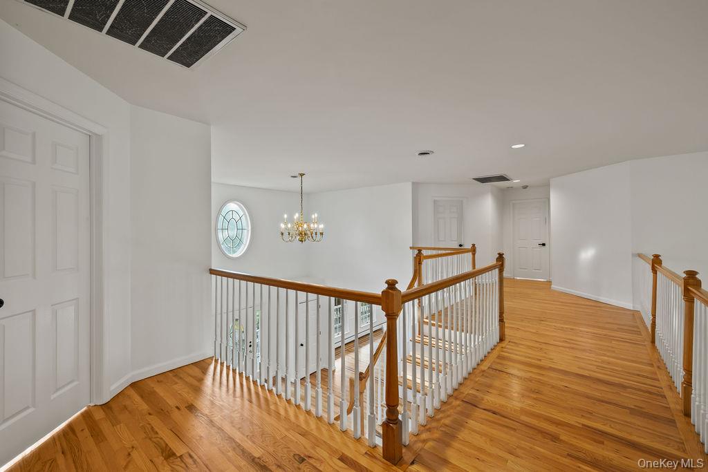 10 Golden Road – For Sale photo 17