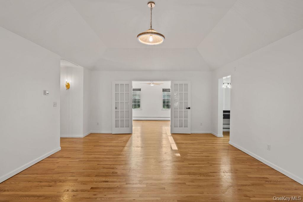 10 Golden Road – For Sale photo 18