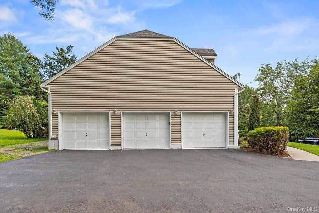 10 Golden Road – For Sale photo 32