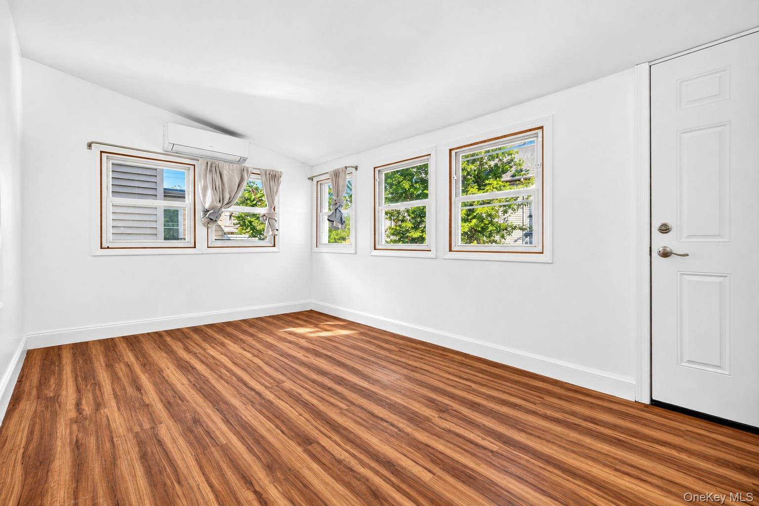 1787 Randall Avenue – For Sale photo 24