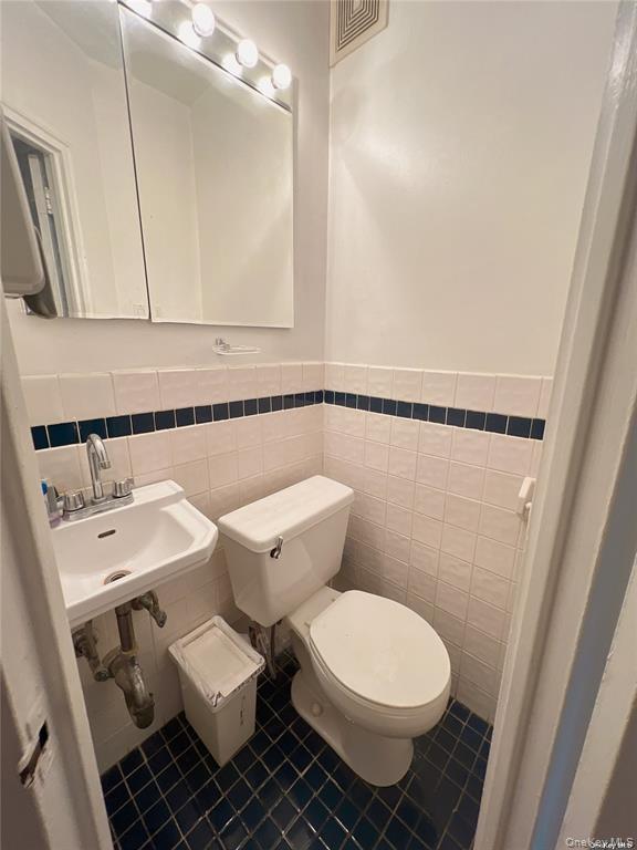 69-22 198th Street – For Rent photo 13