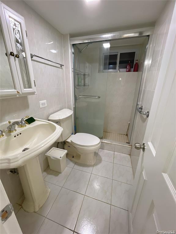 69-22 198th Street – For Rent photo 12