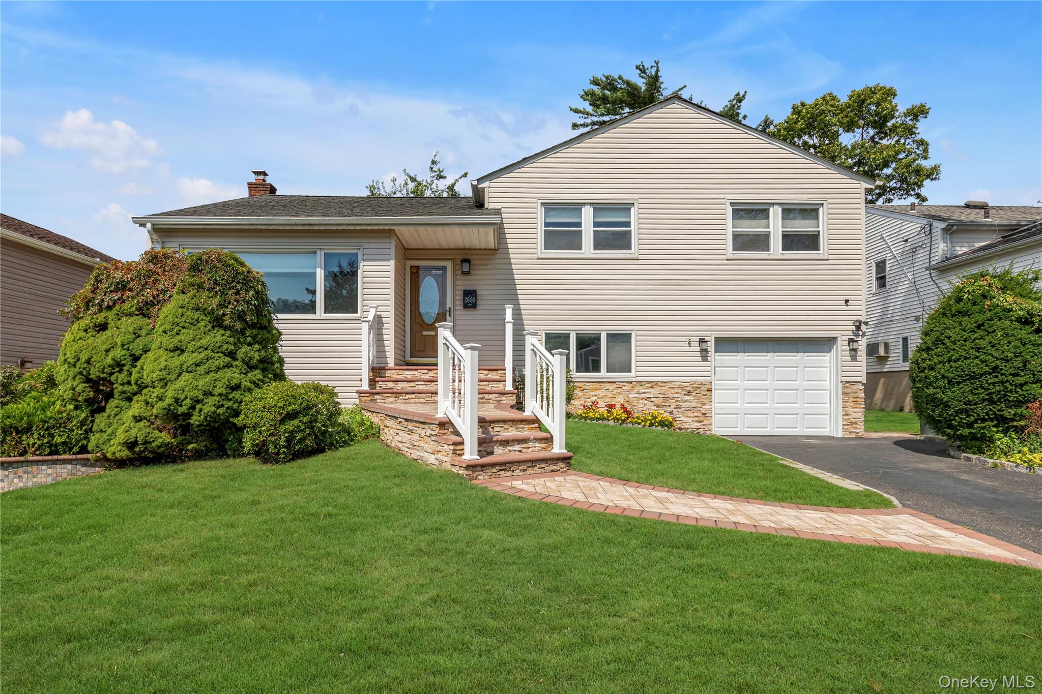 2669 Grayson Drive – For Sale