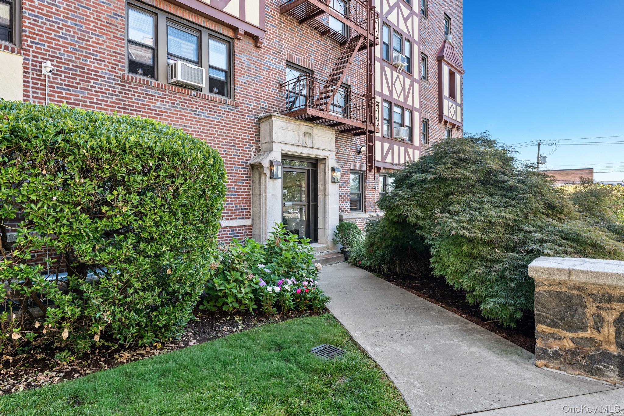 604 Tompkins Alley, Unit B4 photo 3