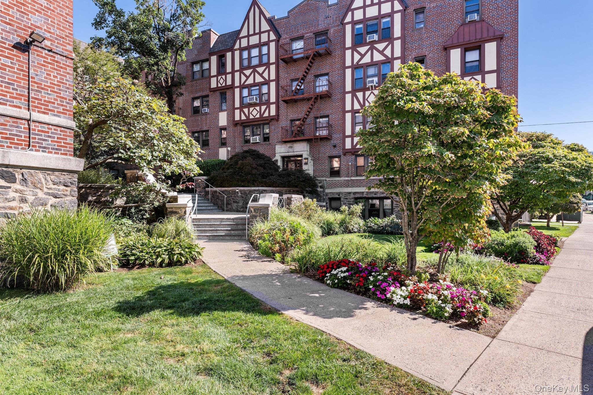 604 Tompkins Alley, Unit B4 photo 2