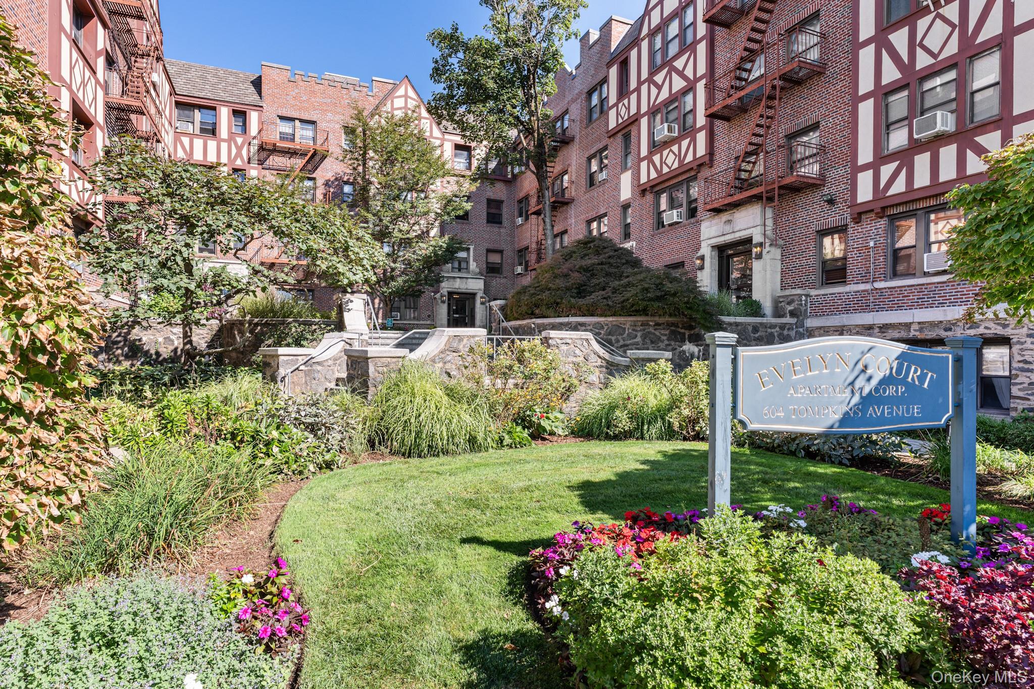 604 Tompkins Alley, Unit B4