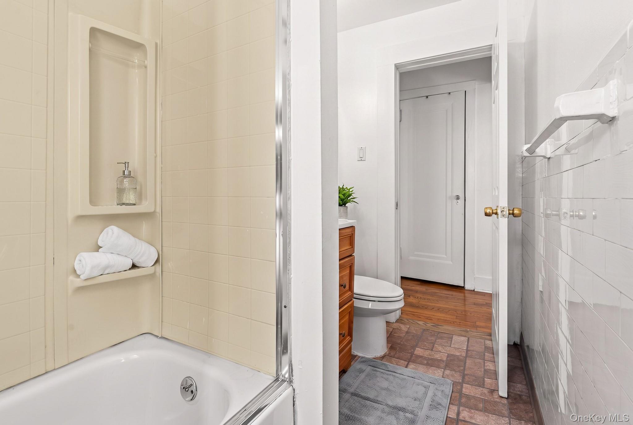 604 Tompkins Alley, Unit B4 photo 12