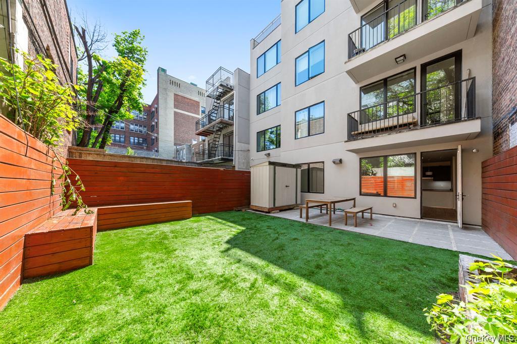 311 Hart Street, Unit 1B photo 4