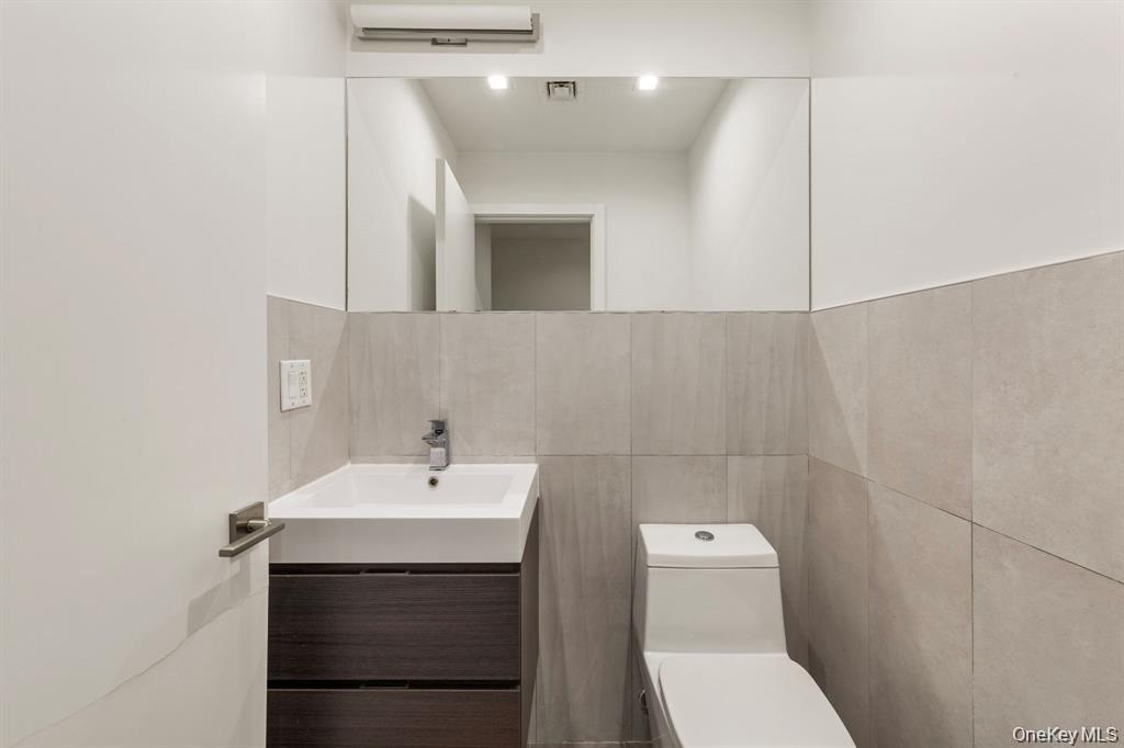 311 Hart Street, Unit 1B photo 24