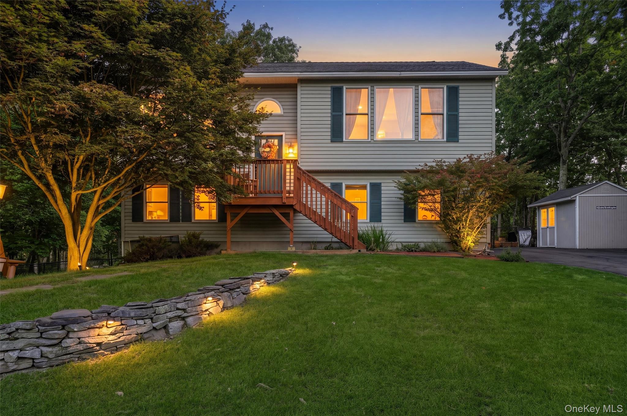 32 Nightingale Trail W – For Sale