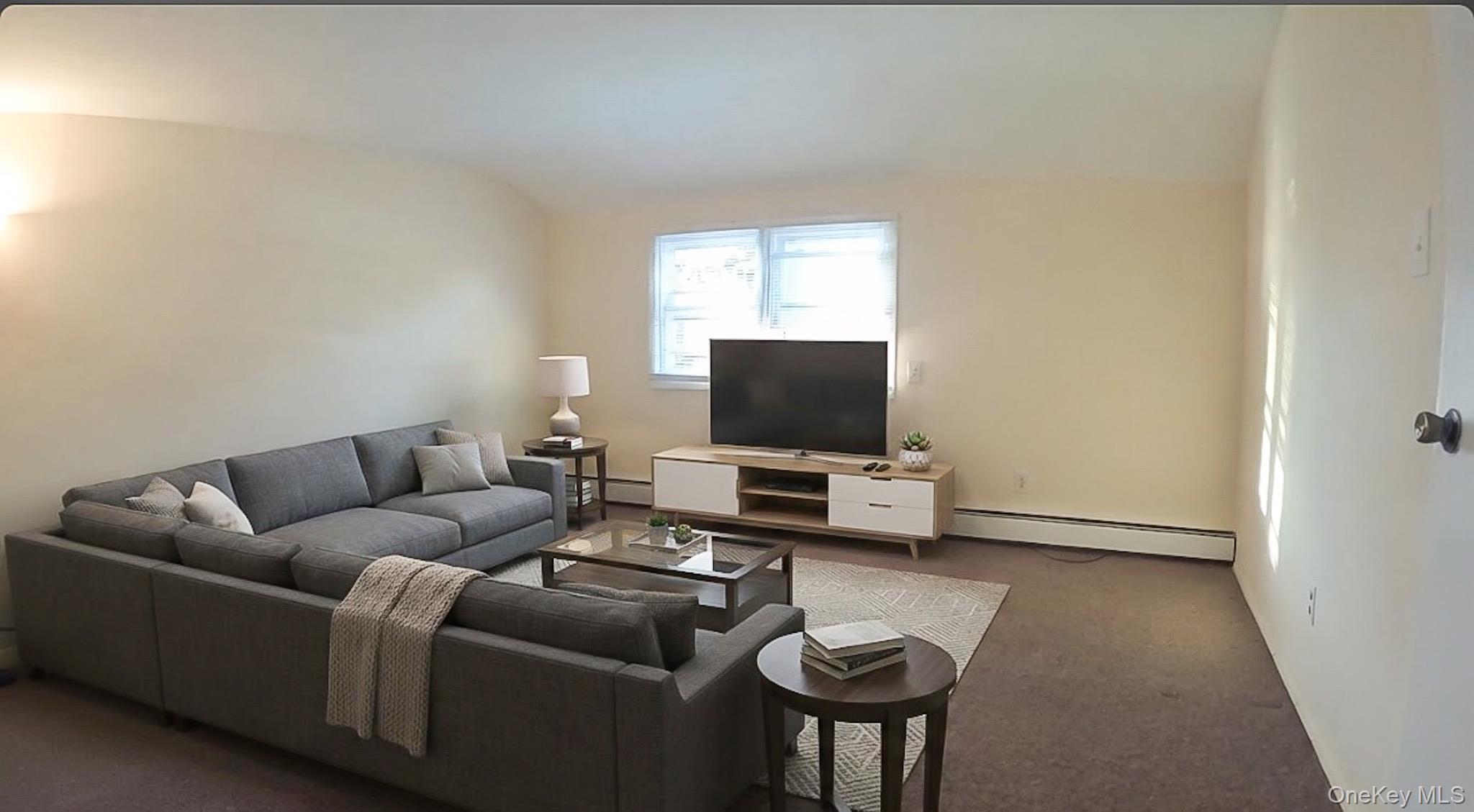 574 Garnet Street – For Rent