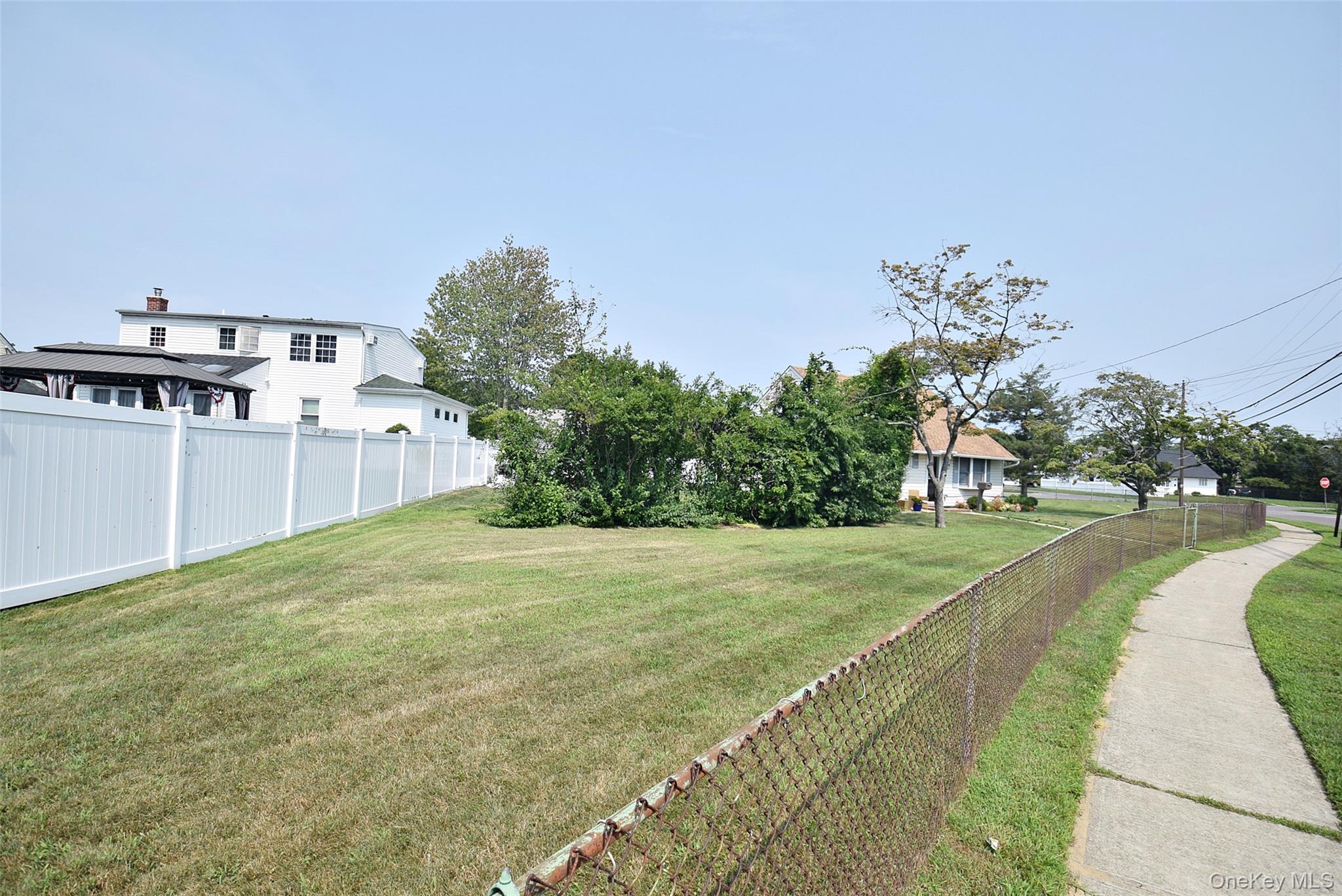 101 Phyllis Drive – For Sale photo 2