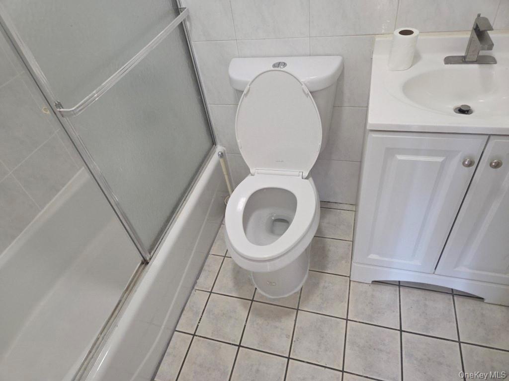 31-03 Linden Place, Unit 2 photo 3