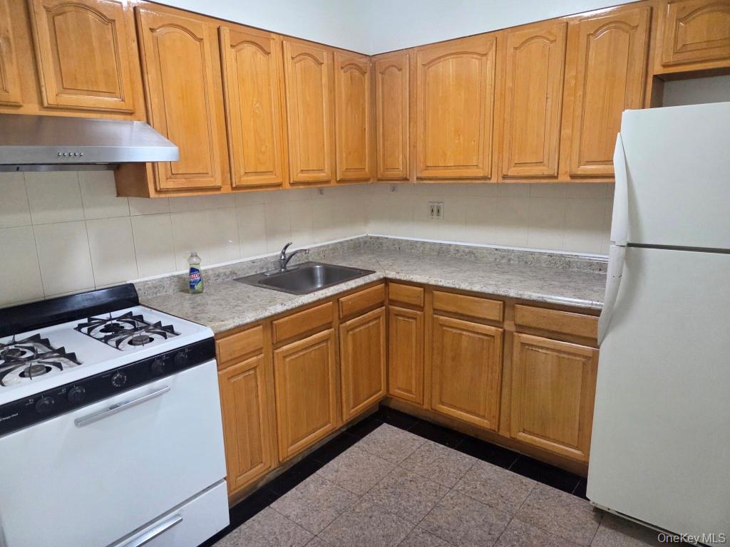 31-03 Linden Place, Unit 2 photo 9