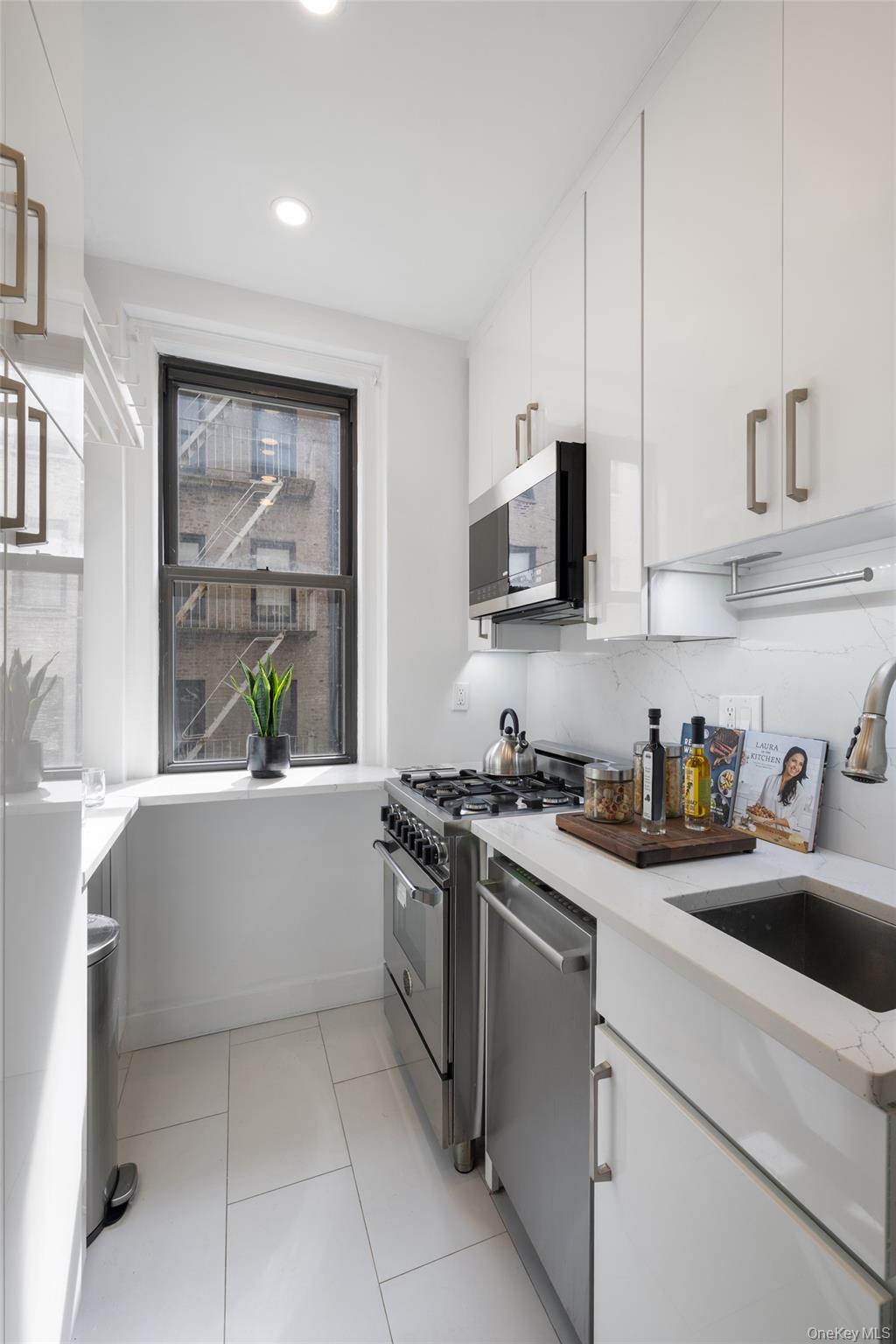 350 Cabrini Boulevard, Unit 7N photo 2
