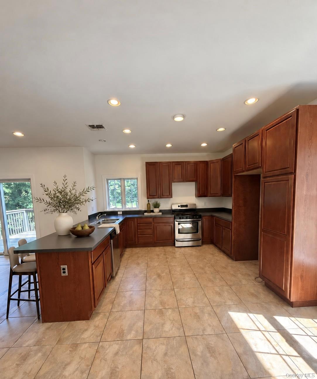28 Hewitt Street – For Sale photo 3