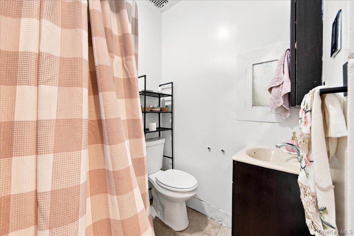 356 Riverdale Avenue, Unit 1 photo 9
