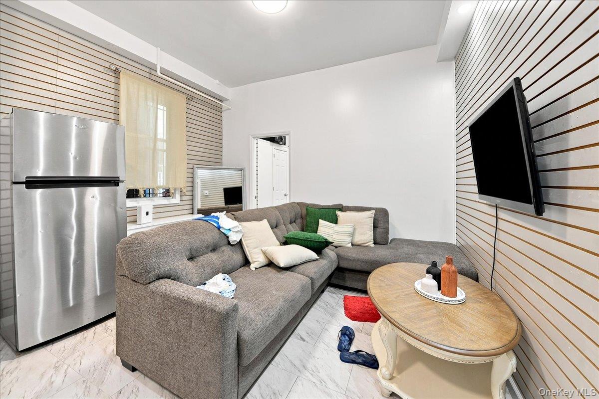 356 Riverdale Avenue, Unit 1 photo 20
