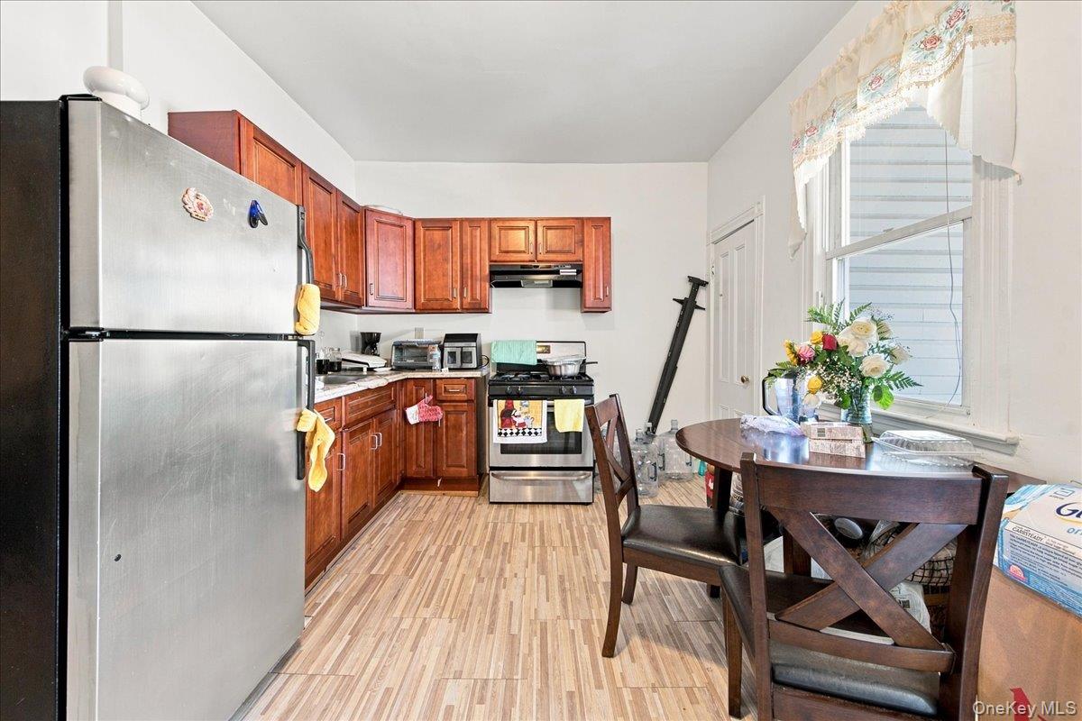 356 Riverdale Avenue, Unit 1 photo 3