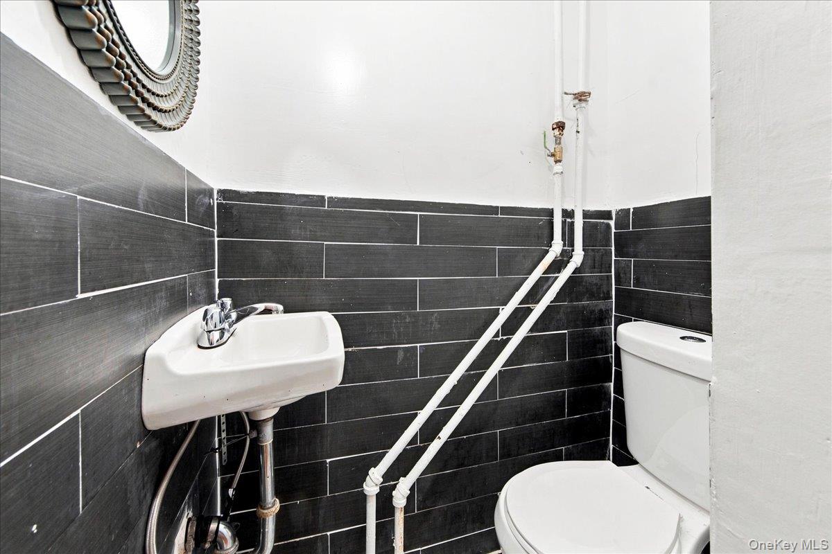 356 Riverdale Avenue, Unit 1 photo 17