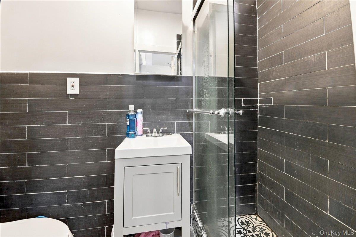 356 Riverdale Avenue, Unit 1 photo 24