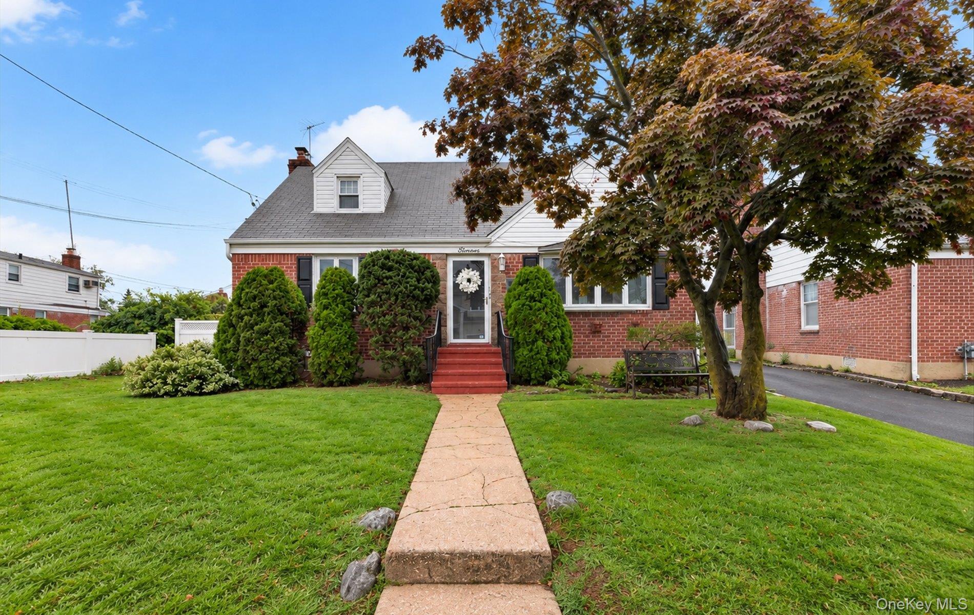 11 White Street – For Sale photo 2