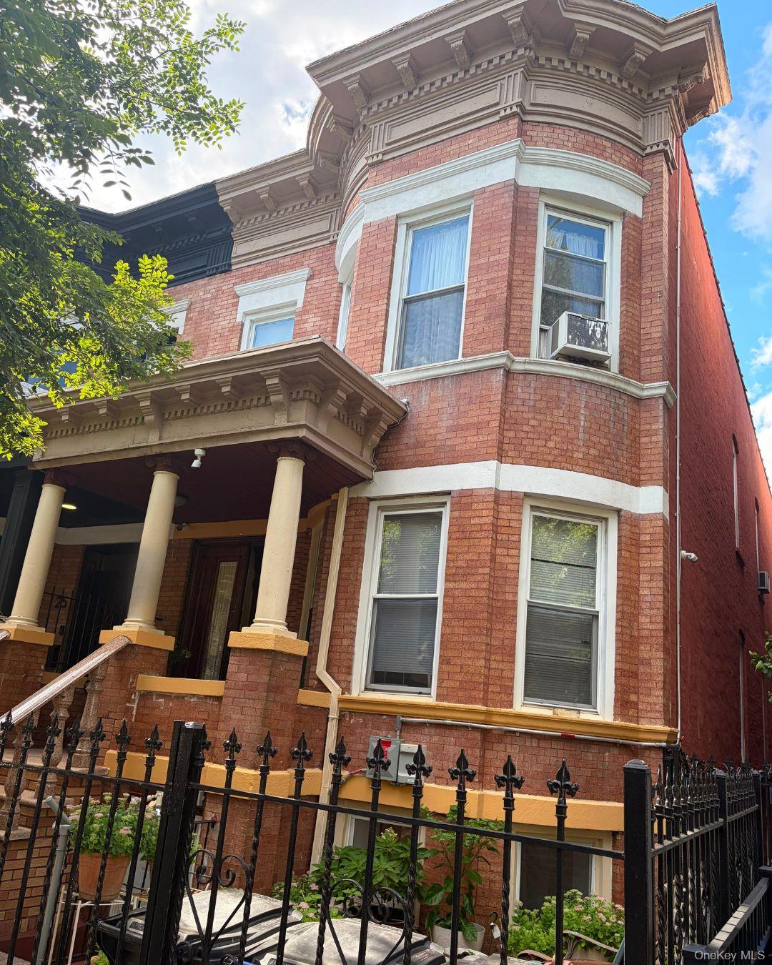 27 Stephens Court, Unit 1F