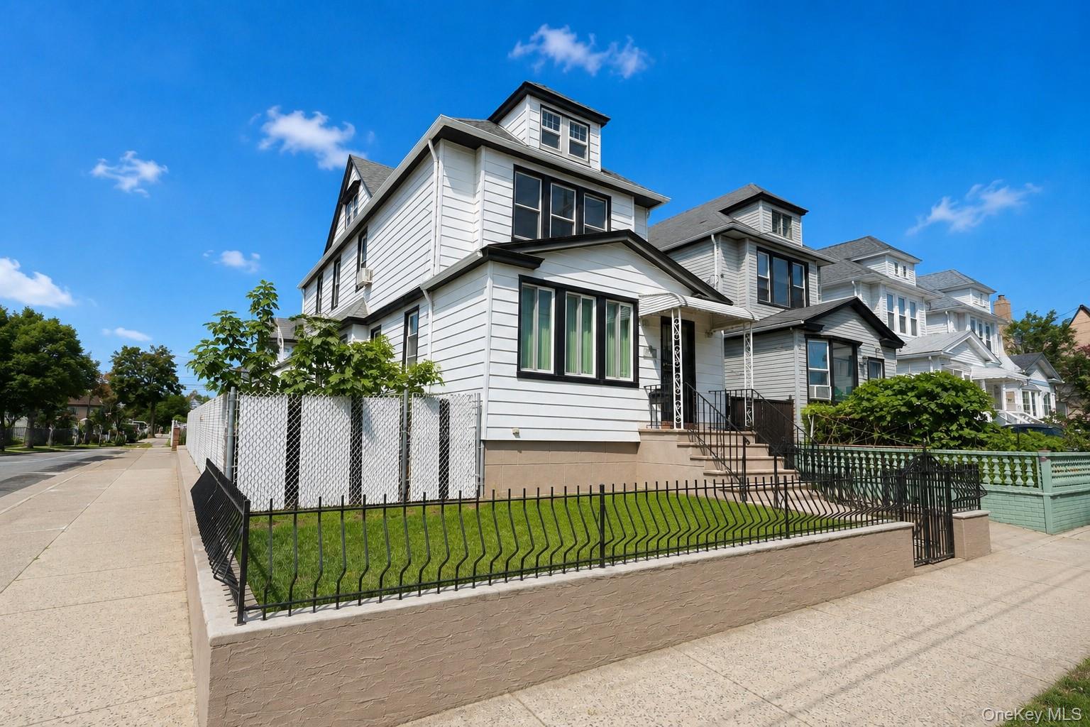 117-05 111th Avenue – For Sale