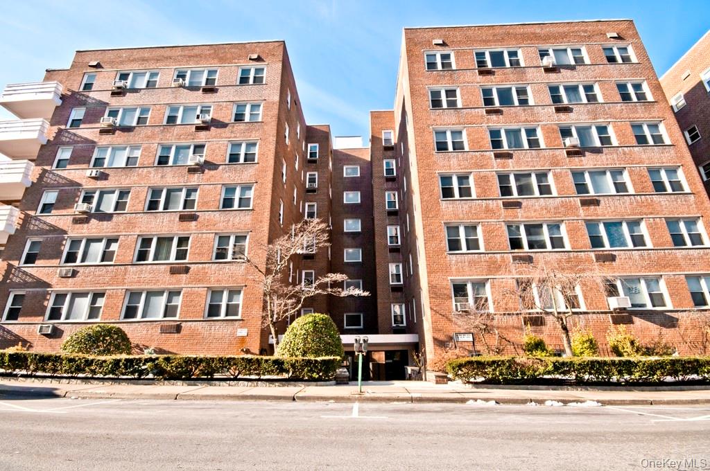 30 E Hartsdale Avenue, Unit 3E