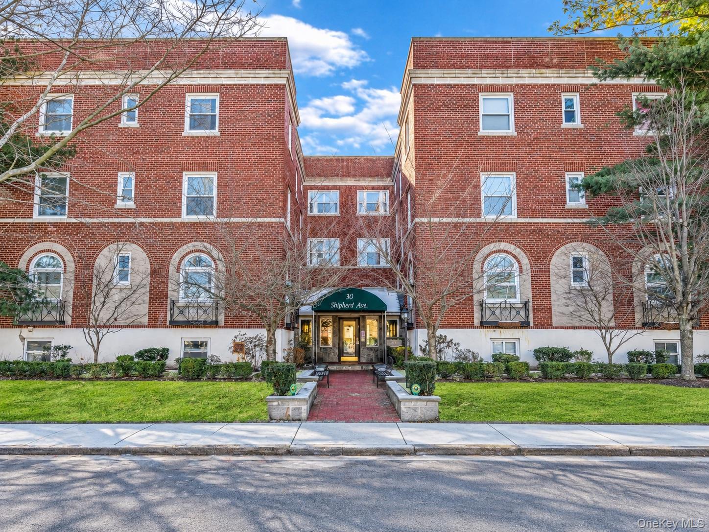 30 Shipherd Avenue, Unit 9B