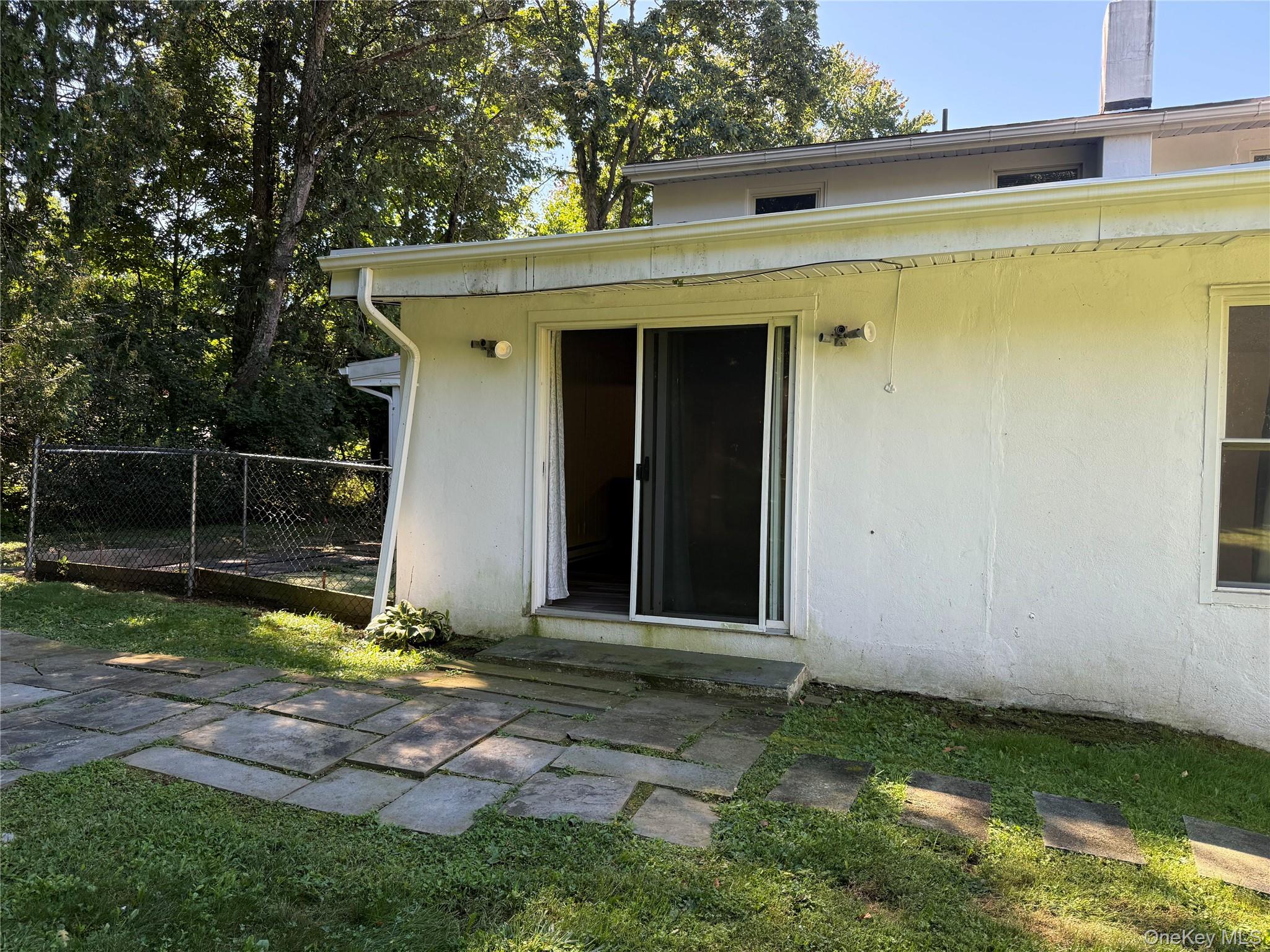 16 Ernest Lane, Unit Apt A photo 10