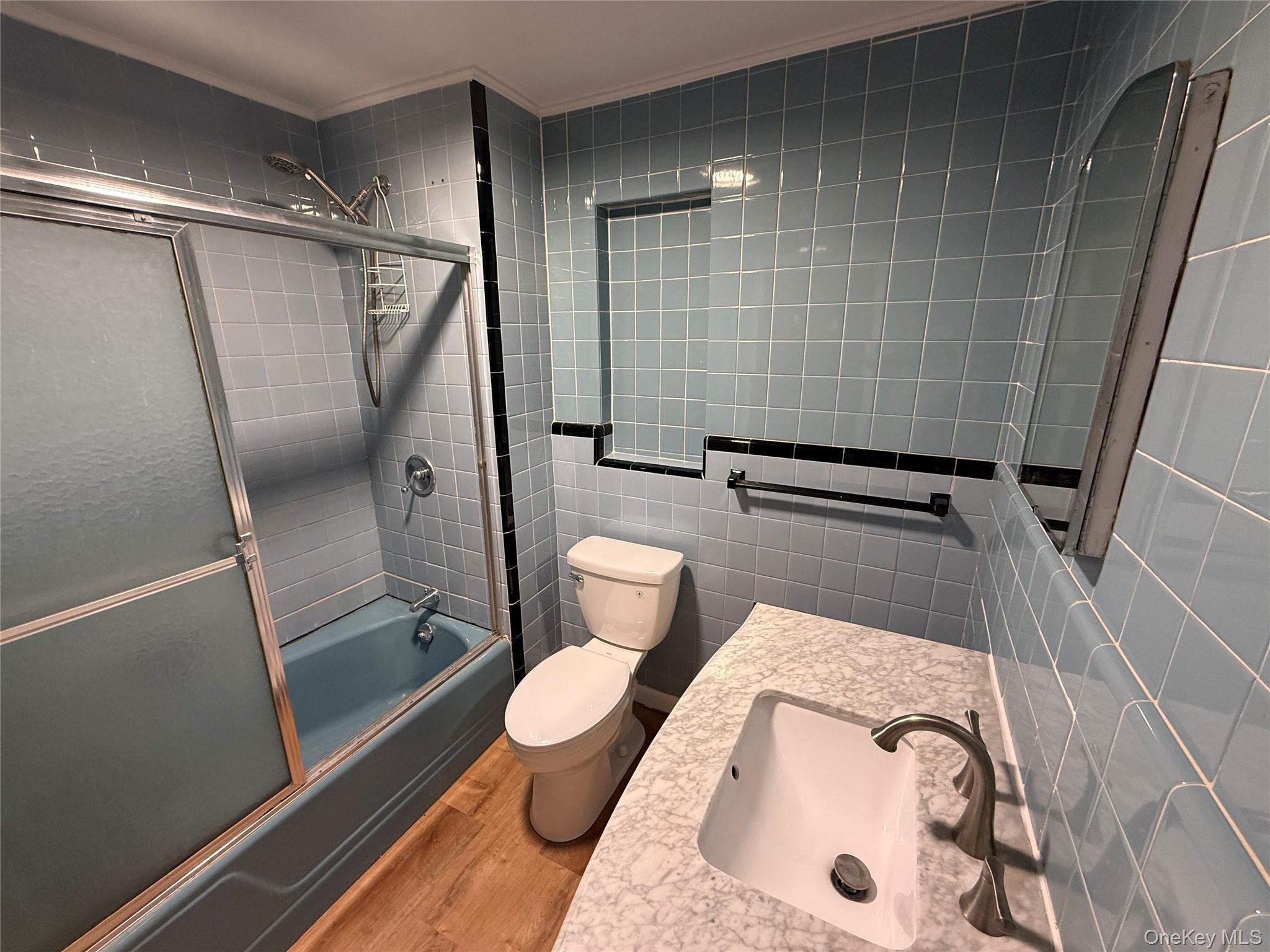 16 Ernest Lane, Unit Apt A photo 8