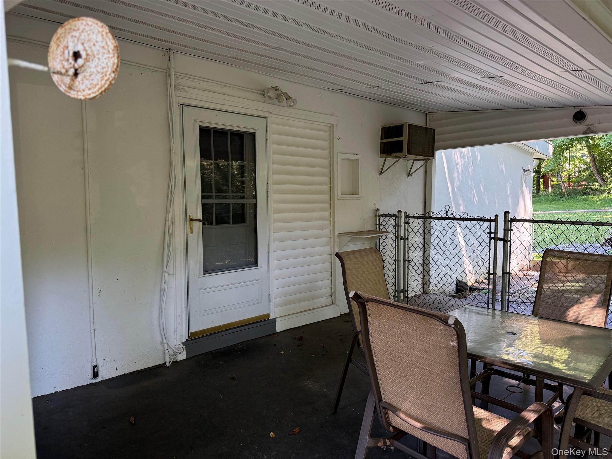 16 Ernest Lane, Unit Apt A photo 2