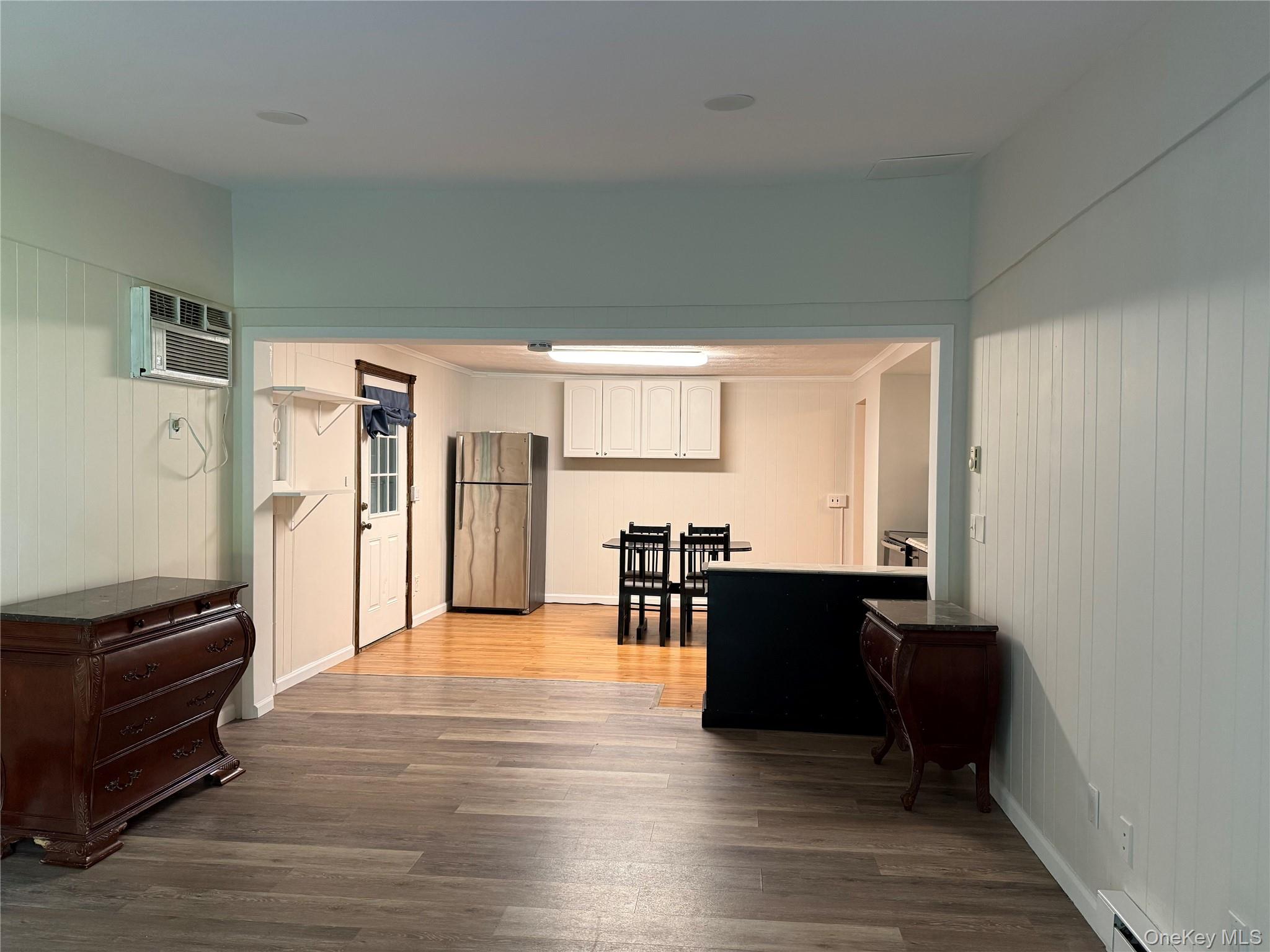 16 Ernest Lane, Unit Apt A photo 3