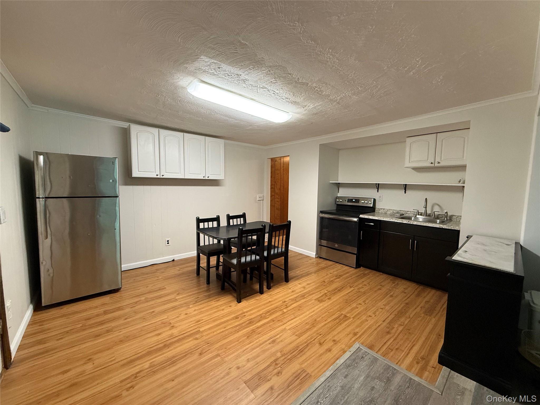 16 Ernest Lane, Unit Apt A photo 6